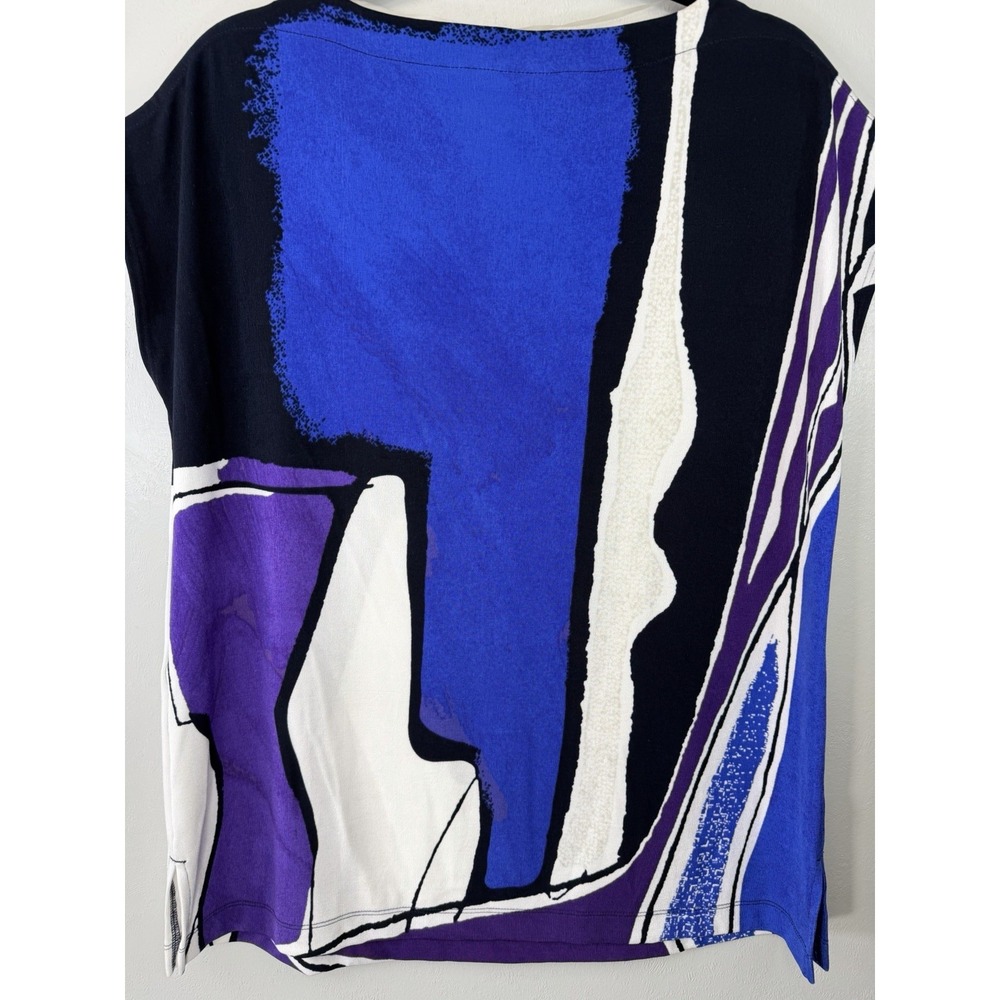 NWT Chicos 2 Travelers Liquid Knit Geometric Print Blouse W Barely There Sleeves - Picture 5 of 6